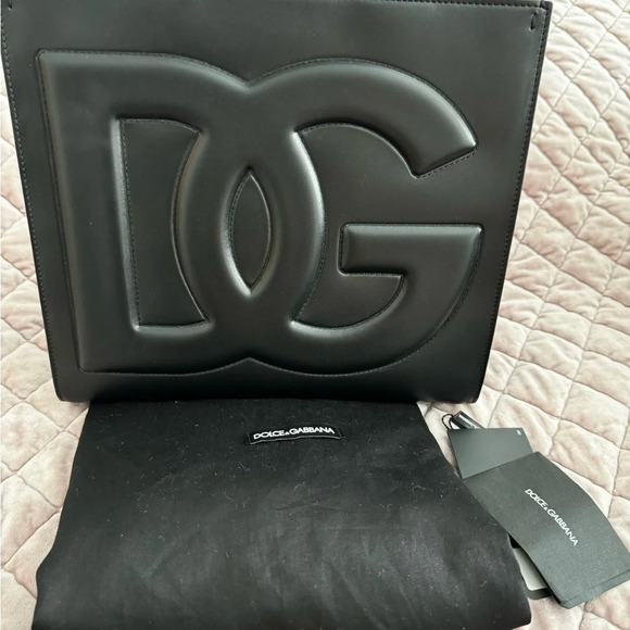 NWTS Medium calfskin DG Daily shopper Retails 
$2,340 bag tote with dust bag - Picture 4 of 16